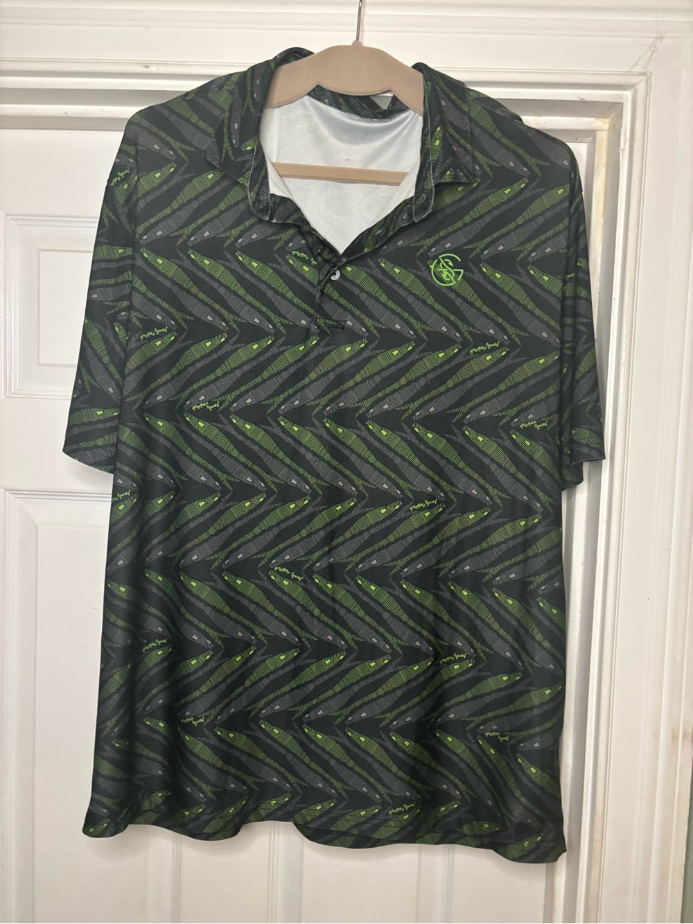 Men's Short-Sleeve Polo in Black and Green - Performance Golf Shirt